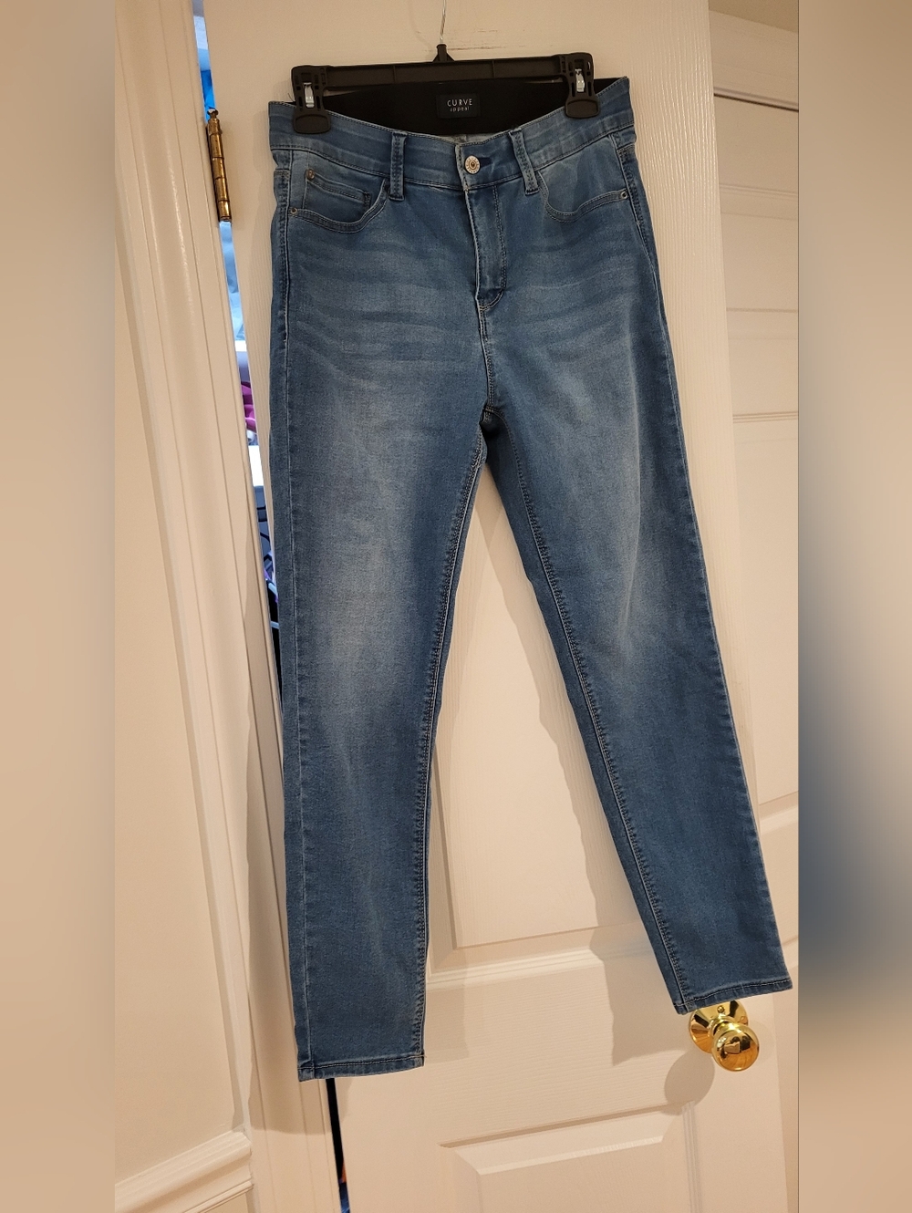 Women Skinny Jeans in Light Blue Wash